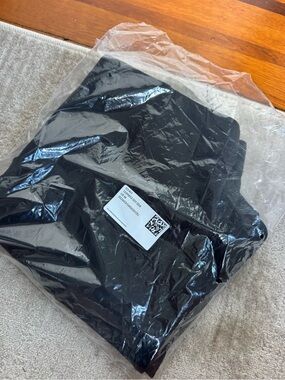 H&M Women's Black Capris - Sleek Everyday Style